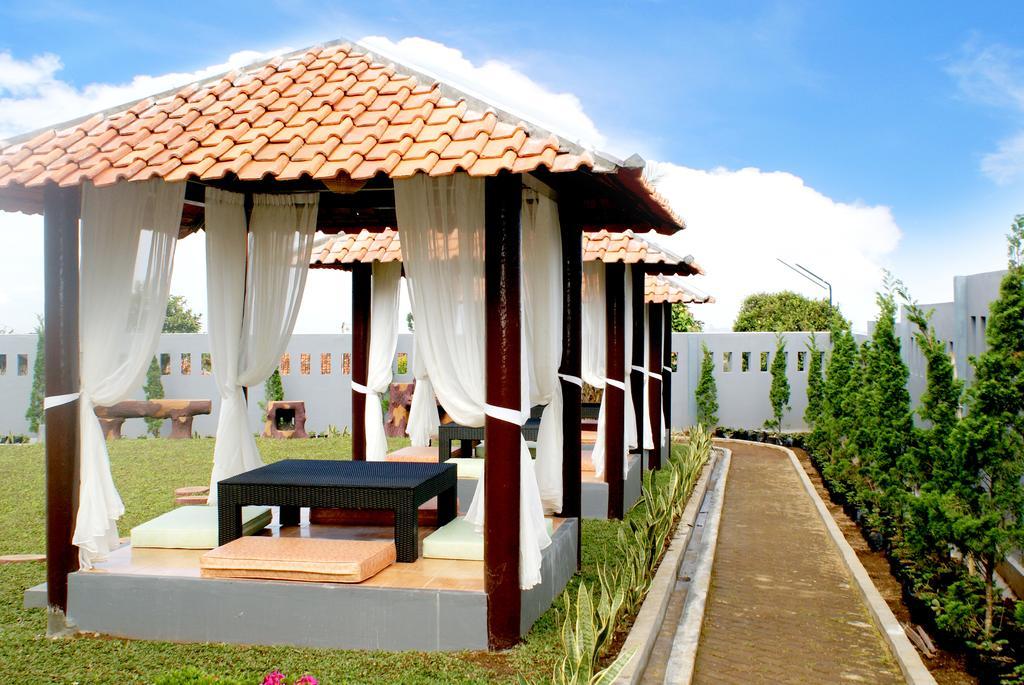 Osmond Villa Resort Lembang Exterior foto